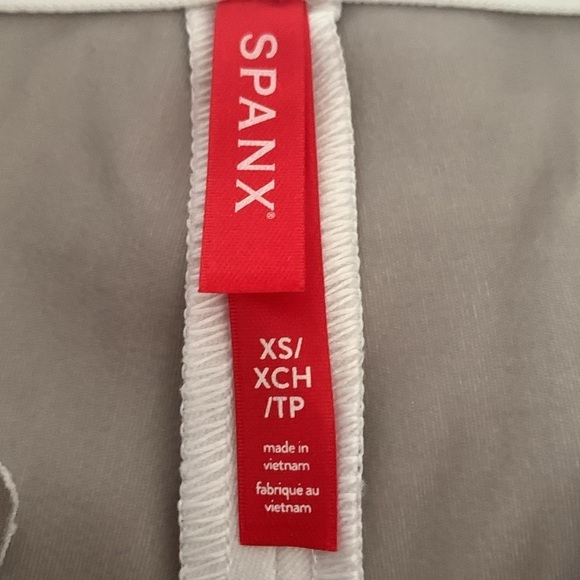 SPANX White Bermuda Shorts Comfortable Minimalist Design - Picture 6 of 9